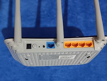 Модемы и сетевое оборудование: Wi‑Fi роутер TP‑Link (серия Archer/серый низ, глянцевая чёрная крышка — 7