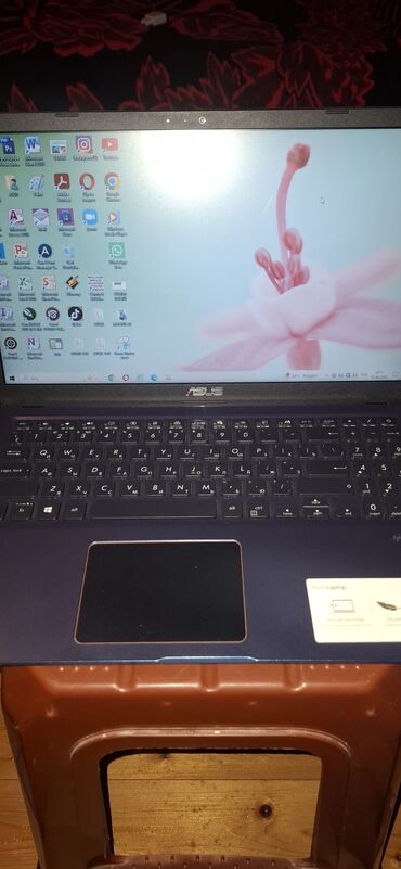 notebook çanta: Adi Assus təzə kimi, qalib heç bir prablemi yoxdu