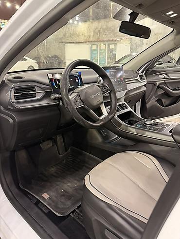 BYD: BYD : 1.6 l | 2024 il 70000 km Sedan — 8