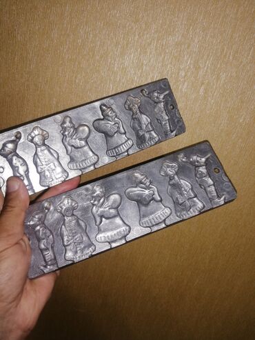 saxta baba geyimi: Şirniyyət qəlibləri, Metal