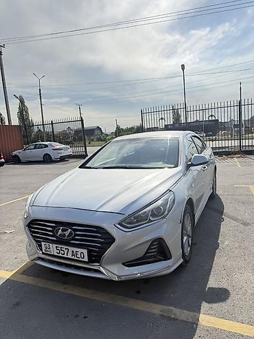 аренда авто приус: Hyundai Sonata, серебристый седан Сдается в аренду под такси 18+ — 1