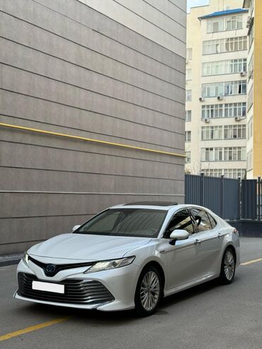 Toyota: Toyota Camry: 2018 г., 2.5 л, Вариатор, Гибрид, Седан