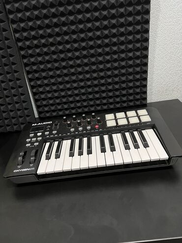 синтезатор korg: Midi клавиатура M Audio Oxygen 25
Состояние как новая