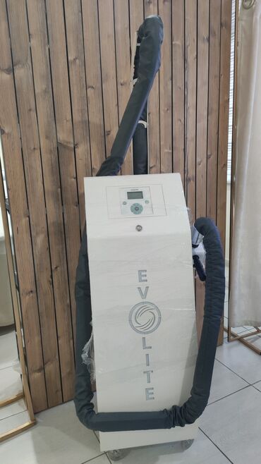 Другое оборудование для салонов красоты: Продаю аппарат Lpg Evolite для вакуумно-роликового массажа. Входит в