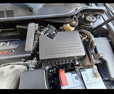 m rul: Toyota Camry sedan - Korpus: qara rəng, 4 qapı - Mühərrik: benzin, ön — 8
