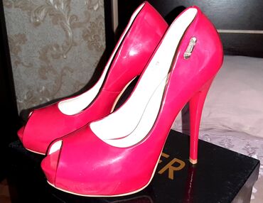 спартивная обувь: Туфли 38.5, цвет - Красный