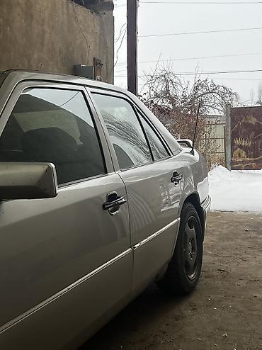 Mercedes-Benz: Mercedes-Benz W124: 1992 г., 2 л, Механика, Бензин, Седан — 11