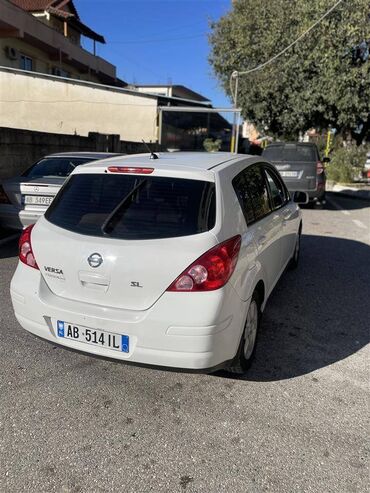 Nissan : 1.8 l | 2010 year Hatchback