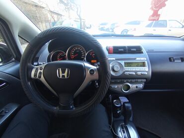 аренда авто honda: Honda Jazz: 2007 г., 1.4 л, Вариатор, Бензин