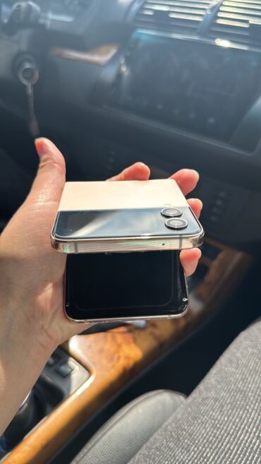 самсунг аз: Samsung Galaxy Z Flip 4, 256 ГБ, цвет - Золотой, Сенсорный, Отпечаток пальца, Face ID