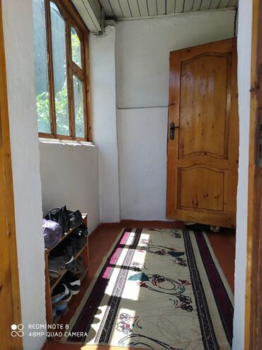 дом в г каракол: 4 м², 4 комнаты, Старый ремонт С мебелью