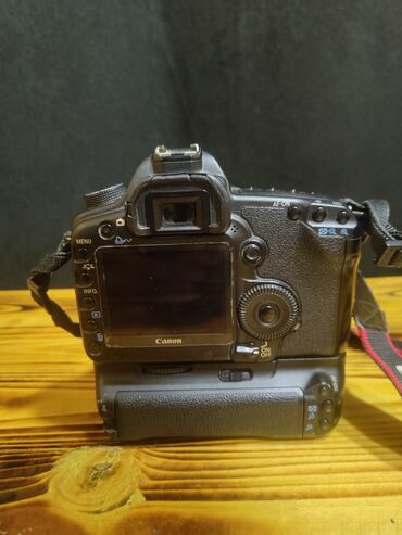 Enerji qurğuları: *SATILIR* 5D mark II 50 mm 1.8 lens Flash Flash üçün orginal zaryadka — 4