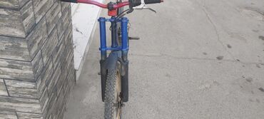 İdman velosipedləri: Dağ/şossə tipli velosiped Xüsusiyyətlər: - Ön və arxa disk əyləcləri -da lalafo.az — 7 İdman velosipedləri: Dağ/şossə tipli velosiped Xüsusiyyətlər: - Ön və arxa disk əyləcləri — 7