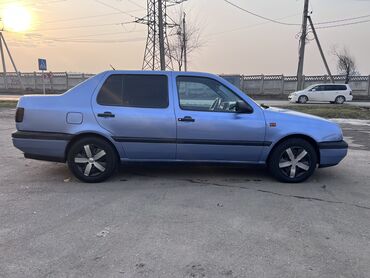 Volkswagen: Volkswagen Vento: 1993 г., 1.8 л, Механика, Бензин, Седан