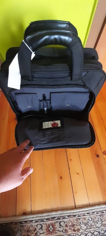 Putni koferi i torbe: Odlicna Targus torba za putovanje avionom, ima dosta pregrada, pa moze — 8