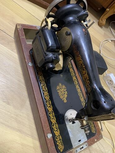 Qədim tikiş maşınları: Antik üslubda elektrik tikiş maşını Rusyanın singer firmasının tikiş — 2