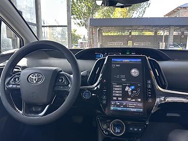 Toyota: Toyota Prius: 2020 г., 1.8 л, Электромобиль — 3