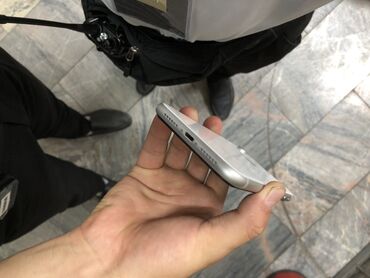 Apple iPhone: IPhone Xr, 64 ГБ, Белый, Зарядное устройство, Защитное стекло, Чехол — 6