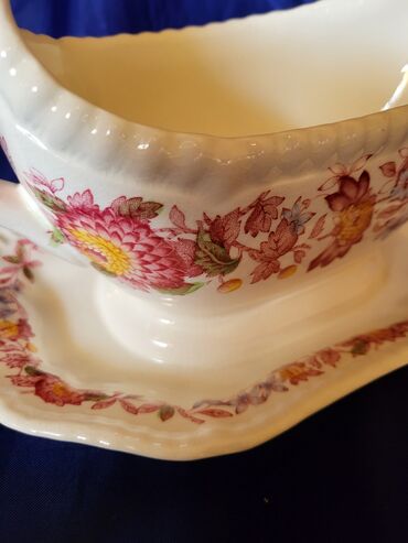 Činije: Sosijera nova Spode Engleska 70te. Sosijera,retka,skupa na lalafo.rs — 8 Činije: Sosijera nova Spode Engleska 70te. Sosijera,retka,skupa — 8