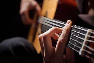 Digər kurslar: 🎸 Gitara Kurslarına Qəbul Davam Edir! Gitara ifa etməyi peşəkar — 15