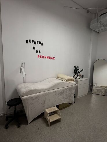 Салоны красоты: Продаю Барбершоп 210 м², 4 комнаты, С ремонтом, Без оборудования, Многоэтажное жилое здание, 1 линия — 5