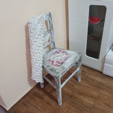 Stolice: Ručno oslikana drvena stolica u shabby chic stilu.Puno drvo.Moze kao — 7