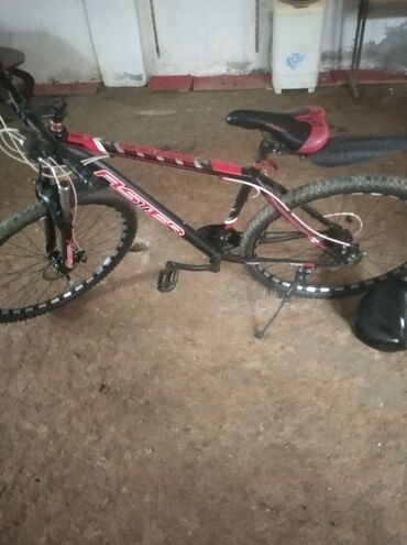 İdman velosipedləri: Dağ velosipedi – Foster markası Xüsusiyyətlər: - Güclü alüminium — 9