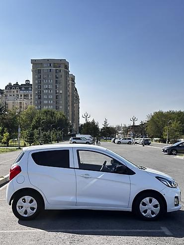 бампер задний ист: Chevrolet Spark: 2018 г., 1 л, Автомат, Бензин, Хэтчбэк — 3