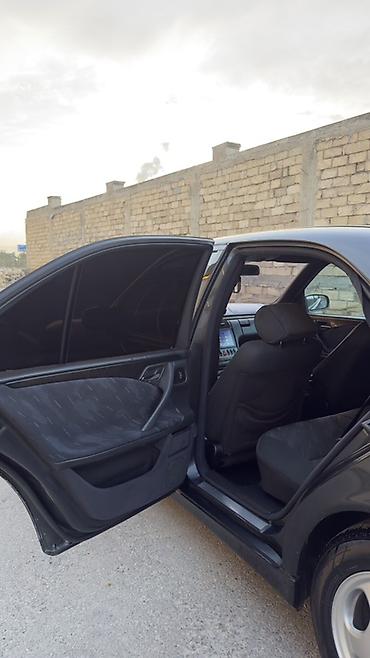 s klass guzgu: Mercedes-Benz E 220: 2.2 l | 2000 il Sedan — 6