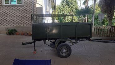 Qoşqular: Yük daşımaq üçün hazırlanmış, tünd yaşıl rəngli ikitəkərli qoşqu — 8