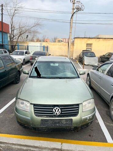 Volkswagen Passat: 1.8 l | 2003 il Sedan