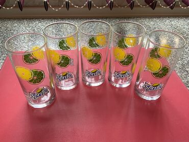 буква б кока кола: 1)”Sprite” böyük ölçülü, su-sok stəkanları. Təzədirlər, 5 dənədir