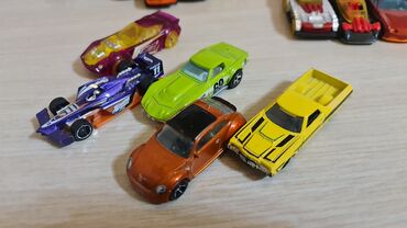 Oyuncaqlar: Hot Wheels mashonkalar satilir, hamisi originaldi. Biri 4 manatdir — 18
