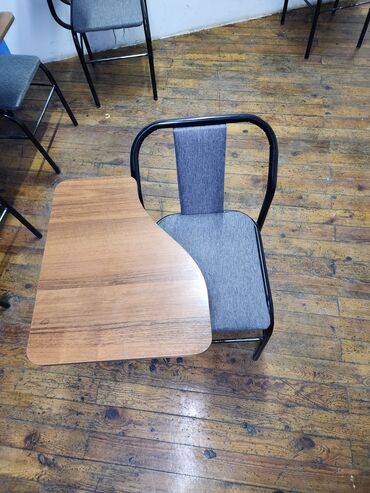 Другое оборудование для бизнеса: Продаётся стулья с партой 1 штук стоит:1600с у нас есть 10 штук