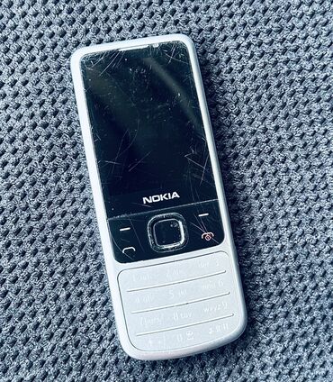 lcd мониторы: Мобильный телефон Nokia 6700 в серебристом корпусе. Оснащен