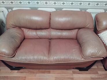 куплю угловой диван бу: Divan, İşlənmiş, Açılmayan, Bazasız, Dəri, Çatdırılma yoxdur