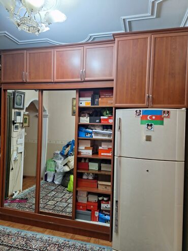 Kreslolar: ✅dolab satilir eni 3 metr.qiymet 100 azn.
Unvan xetai *afa