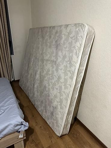 Матрасы: Продаю кровать с матрасом

Двуспальная кровать в подарок — 2