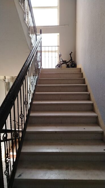 Otaqların satışı: 3 otaqlı mənzil – işıqlı və səliqəli planlama - Geniş zal: klassik — 11