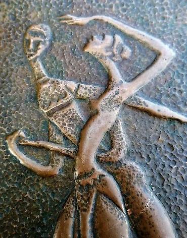 Stare vaze i dekor: Vintage BAKARNI reljef BALERINE Mid-century modern. Vintage — 3