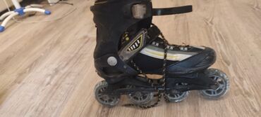 Roliklər: Dörd təkərli, qara rəngli uniseks roliklər. Hər rolikdə dörd təkər -da lalafo.az — 9 Roliklər: Dörd təkərli, qara rəngli uniseks roliklər. Hər rolikdə dörd təkər — 9