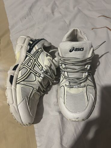 Кроссовки и спортивная обувь: Мужские кроссовки, 41, Asics, Б/у, цвет - Бежевый, Самовывоз, Платная доставка