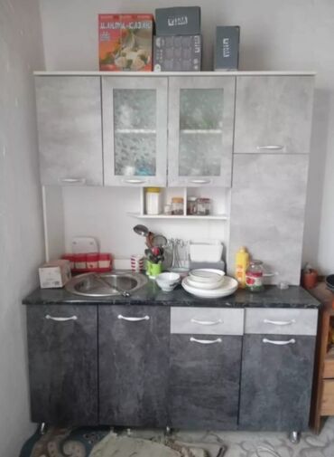 Посуда и кухонный инвентарь: Кухонный гарнитур размери 150 высота 2м ширина 60см