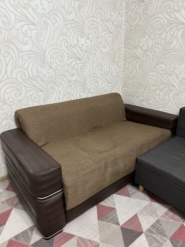 канапе диван: Прямой диван, цвет - Коричневый, Б/у