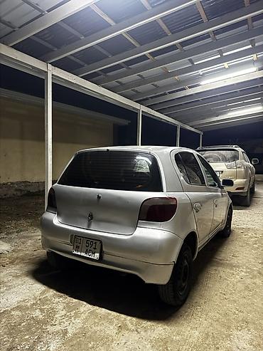 малолитражка машина: Toyota Vitz: 2000 г., 1 л, Автомат, Бензин, Хэтчбэк — 2
