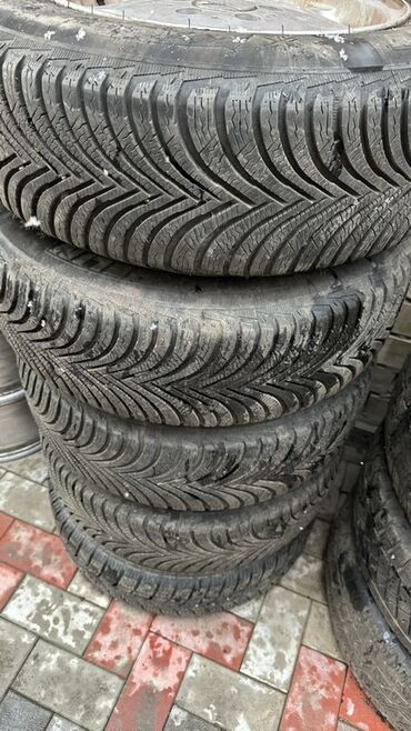 срочно продаю нужны деньги очень срочно: Комплект автомобильных шин (4 шт.)

195.65.15 комплект 7800