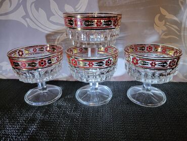 Čaše: Case nove italijanske za vino 70te. Sve na casama odsjaj od svetla na lalafo.rs — 1 Čaše: Case nove italijanske za vino 70te. Sve na casama odsjaj od svetla — 1