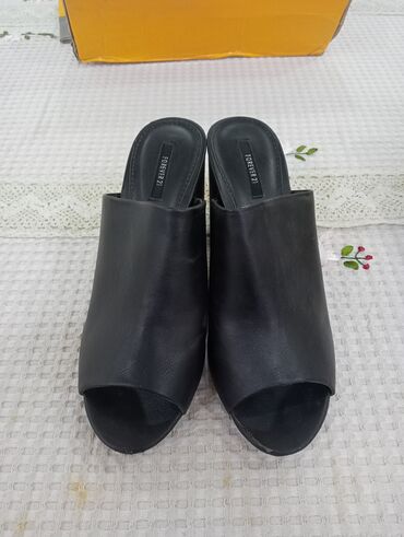 кожаные сандалии: Продаются б/у кожаные басаножки в отличном состоянии 37-38