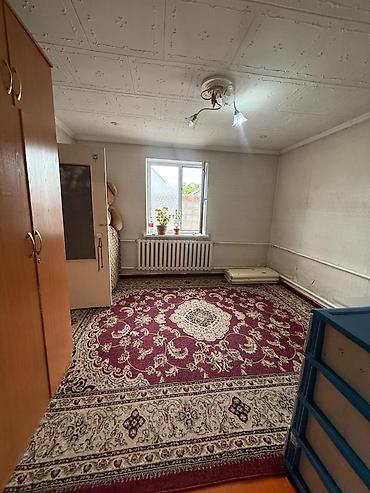 Продажа коттеджей и домов: 🔸 Продается небольшой дом !!! 🔸 Район : Ак-Ордо 1 🔸 Комнат : 2 🔸 — 7