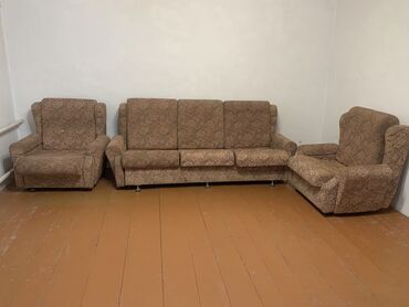 продам мебель бу в бишкеке: Диван-кровать, цвет - Бежевый, Б/у